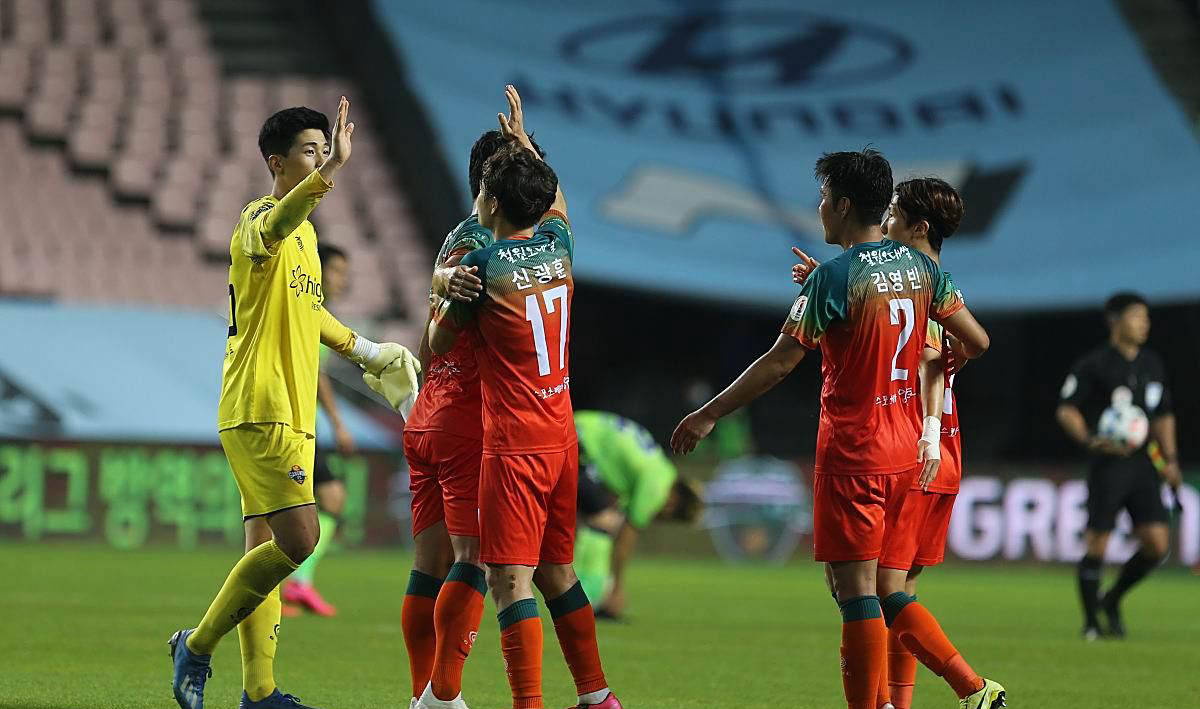 亚冠倒计时；山东男篮今晨状态回暖；细节引发关注；信心回归；身体对抗强度拉满的简单介绍